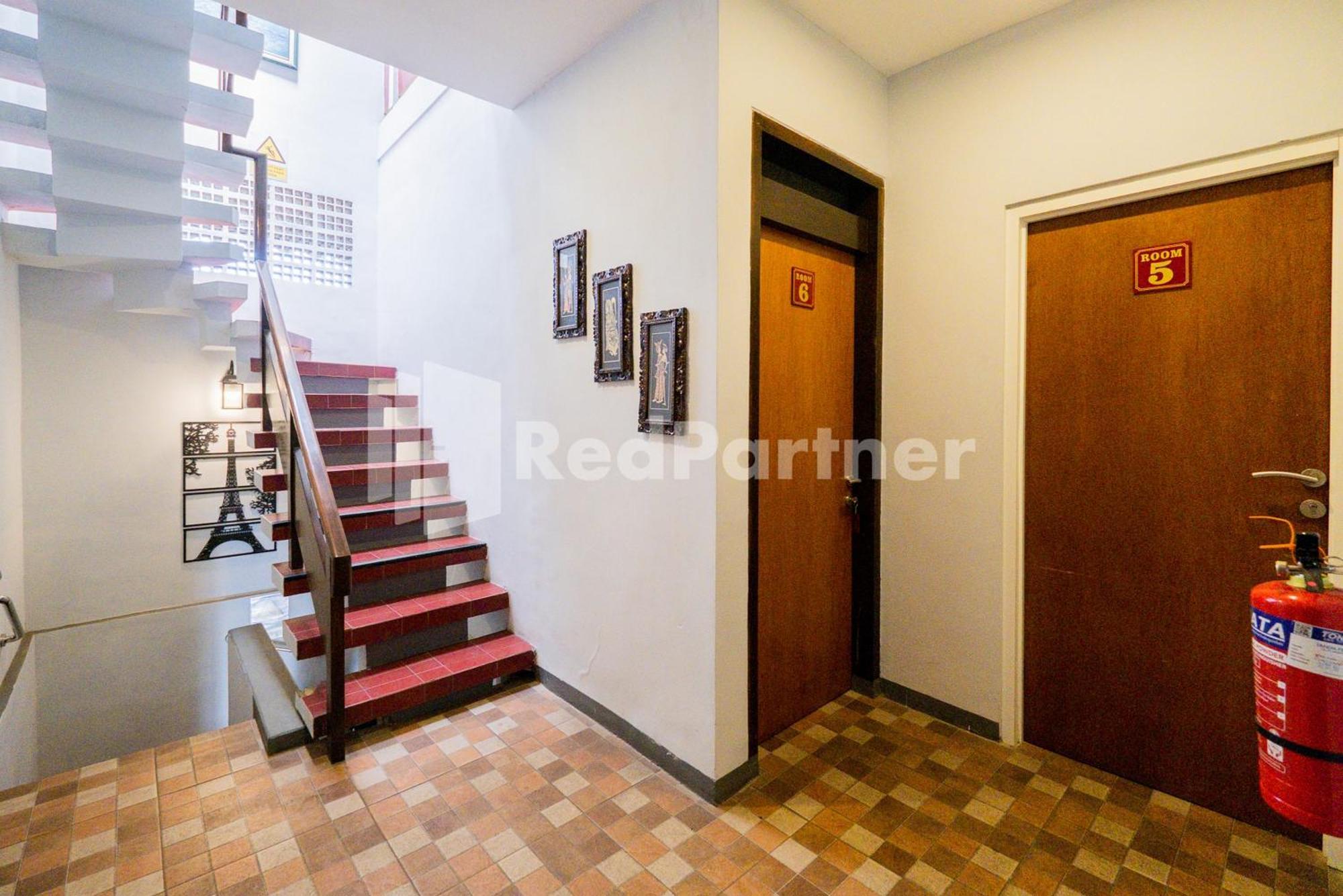 Swun Stay Inn At Sawahan Mitra Reddoorz Malang Dış mekan fotoğraf