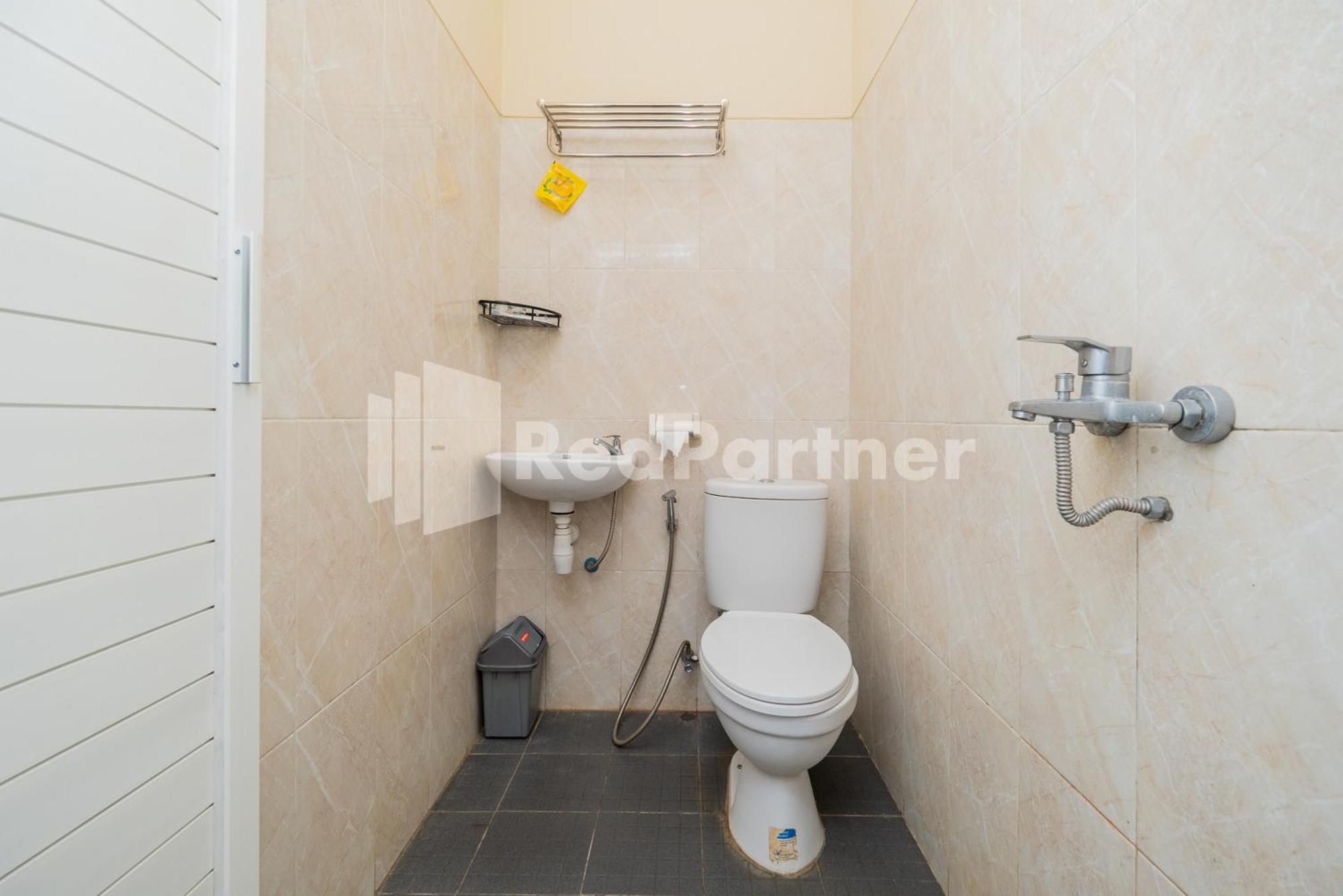 Swun Stay Inn At Sawahan Mitra Reddoorz Malang Dış mekan fotoğraf