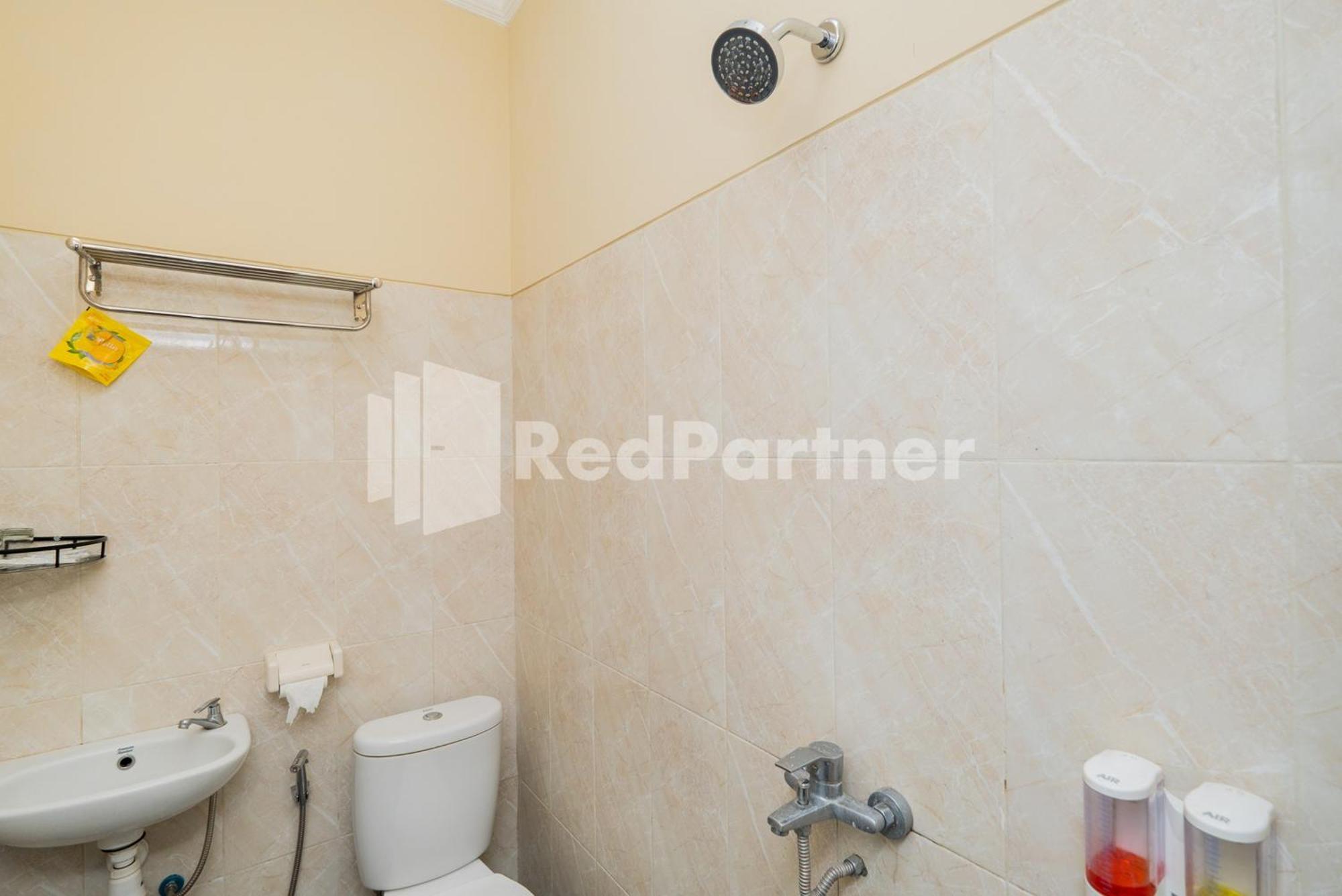 Swun Stay Inn At Sawahan Mitra Reddoorz Malang Dış mekan fotoğraf